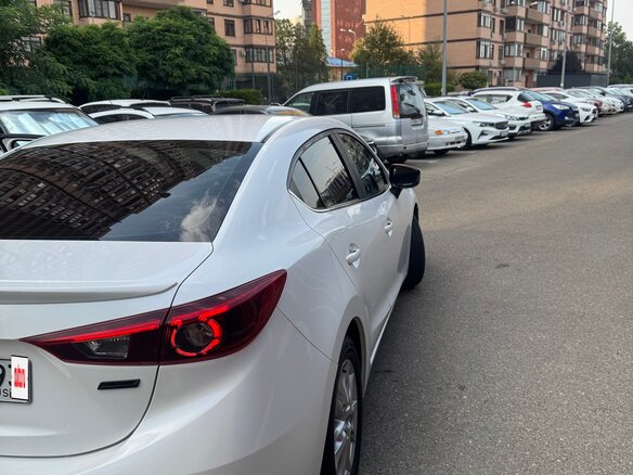 2014 Mazda 3 III (BM), белый, 1500000 рублей - вид 2