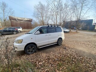 2001 Toyota Town Ace Noah III, белый, 720000 рублей, вид 3
