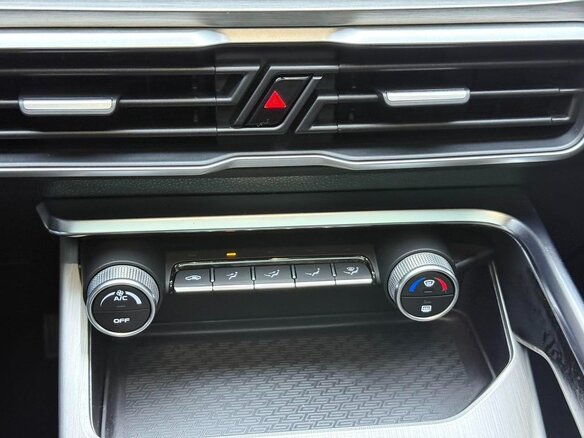 2023 Geely Coolray (Binyue) I, серый, 1400000 рублей - вид 17