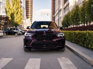 2021 BMW X5 M Competition III (F95), фиолетовый, 11290000 рублей, вид 5