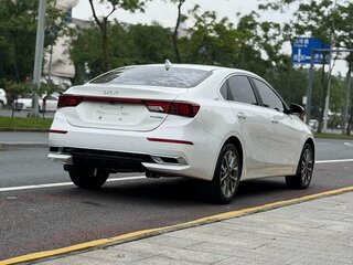 2022 Kia K3 II (China Market) Рестайлинг, белый, 1426000 рублей, вид 4