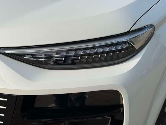 2026 Audi Q6L e-tron, белый, 6140000 рублей - вид 17