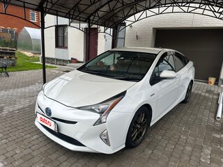 2017 Toyota Prius IV (XW50), белый, 1650000 рублей, вид 1