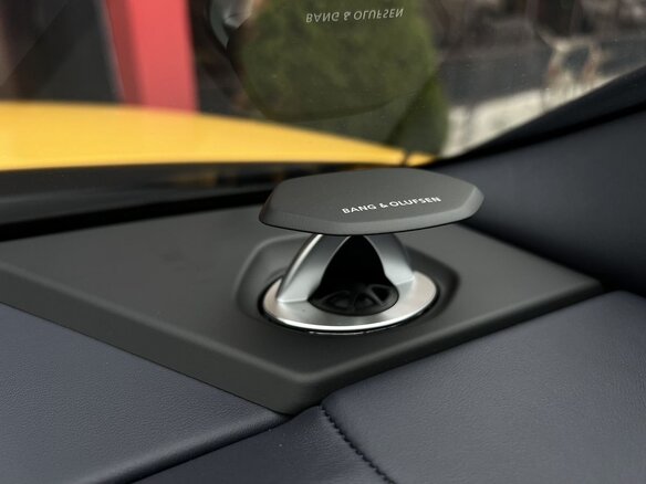 2025 Lamborghini Urus SE I Рестайлинг, жёлтый - вид 30