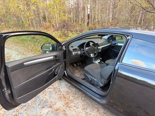 2010 Opel Astra GTC H Рестайлинг, чёрный, 550000 рублей, вид 3
