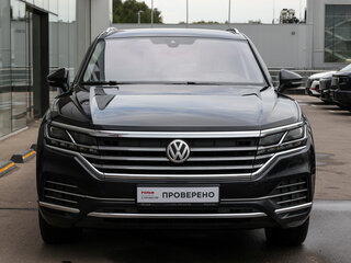 2018 Volkswagen Touareg III, чёрный, 4798000 рублей, вид 2