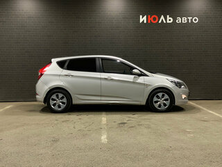 2016 Hyundai Solaris I Рестайлинг, серебристый, 830000 рублей, вид 4