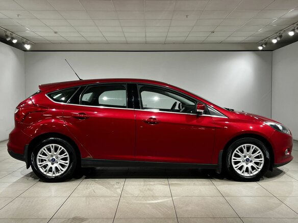 2012 Ford Focus III, красный, 677000 рублей - вид 6