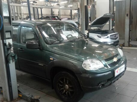 2013 Chevrolet Niva I Рестайлинг, серый, 299000 рублей, вид 2