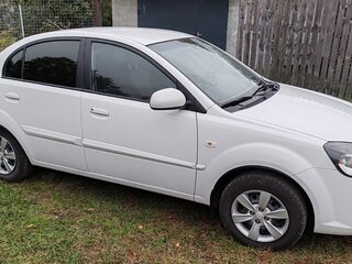 2009 Kia Rio II, белый, 499000 рублей, вид 2