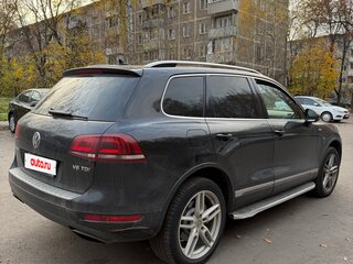 2014 Volkswagen Touareg II, чёрный, 2900000 рублей, вид 3