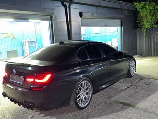 2010 BMW 5 серии 550i VI (F10/F11/F07), чёрный, 1790000 рублей, вид 4