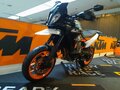 2024 KTM 890 SMT, чёрный, 1199000 рублей - вид 4