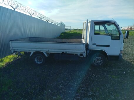 2003 Nissan Atlas, белый, 1650000 рублей, вид 5