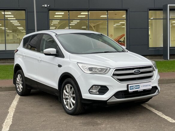 2017 Ford Kuga II Рестайлинг, белый, 1799000 рублей - вид 2
