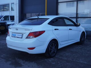 2013 Hyundai Solaris I, белый, 635000 рублей, вид 5