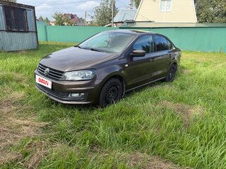 2017 Volkswagen Polo V Рестайлинг, коричневый, 930000 рублей, вид 1