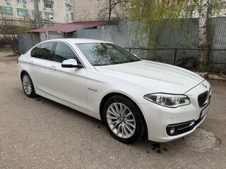 2016 BMW 5 серии 528i xDrive VI (F10/F11/F07) Рестайлинг, белый, 2200000 рублей, вид 3