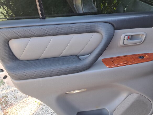 2005 Toyota Land Cruiser 100 Series Рестайлинг 2, серебристый, 2400000 рублей - вид 15