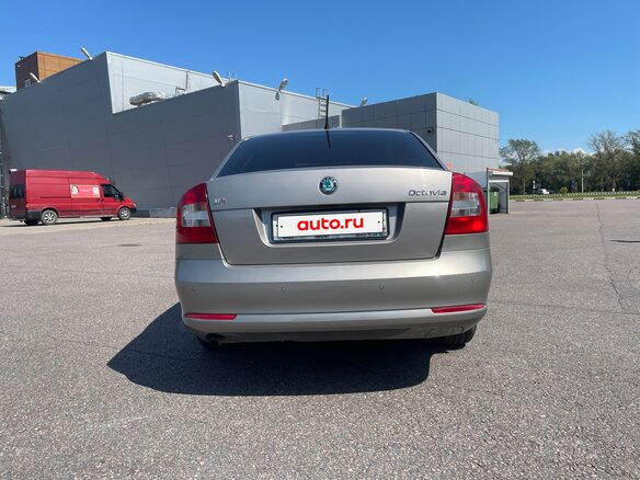 2013 Skoda Octavia II (A5) Рестайлинг, серебристый, 970000 рублей - вид 5
