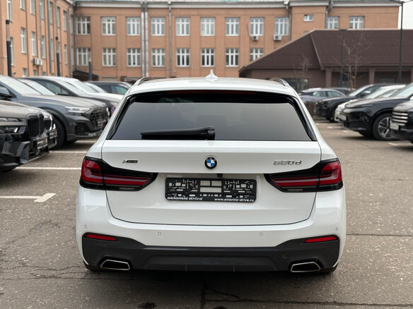 2023 BMW 5 серии 520d xDrive VII (G30/G31/G38) Рестайлинг, белый, 7500000 рублей - вид 9