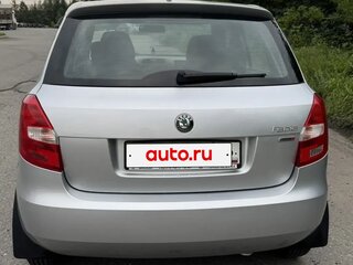 2012 Skoda Fabia II Рестайлинг, серебристый, 650000 рублей, вид 3