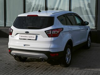 2017 Ford Kuga II Рестайлинг, белый, 1645000 рублей, вид 5