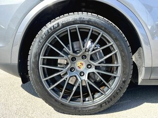 2018 Porsche Cayenne III, серый, 5570000 рублей, вид 4