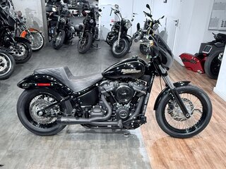 2018 Harley-Davidson Street Bob, чёрный, 1399000 рублей, вид 4