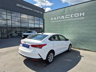 2022 Hyundai Solaris II Рестайлинг, белый, 1650000 рублей, вид 2