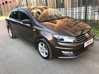 2017 Volkswagen Polo V Рестайлинг, коричневый, 1050000 рублей, вид 1