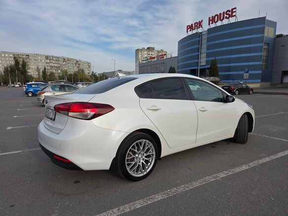 2017 Kia Cerato III Рестайлинг (Classic), белый, 1590000 рублей - вид 13