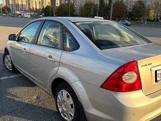 2010 Ford Focus II Рестайлинг, серебристый, 1000000 рублей, вид 4