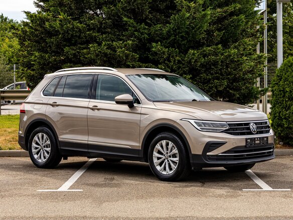 2021 Volkswagen Tiguan II Рестайлинг, коричневый - вид 2
