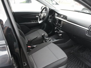 2018 Kia Rio IV, чёрный, 1415000 рублей, вид 5
