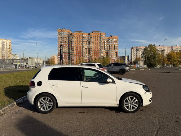 2012 Volkswagen Golf VI, белый, 700000 рублей - вид 5