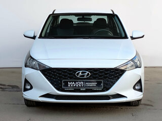 2022 Hyundai Solaris II Рестайлинг, белый, 1670000 рублей, вид 2