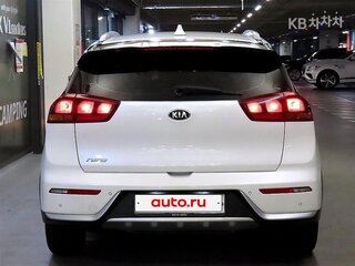 2017 Kia Niro Plug-in hybrid I, белый, 1111000 рублей, вид 5