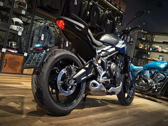 2026 Triumph Trident 660, чёрный, 1090000 рублей - вид 2