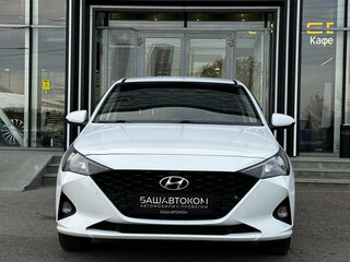 2021 Hyundai Solaris II Рестайлинг, белый, 1450000 рублей, вид 1