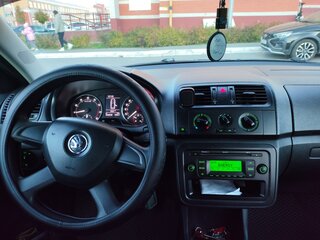 2013 Skoda Fabia II Рестайлинг, серебристый, 590000 рублей, вид 4