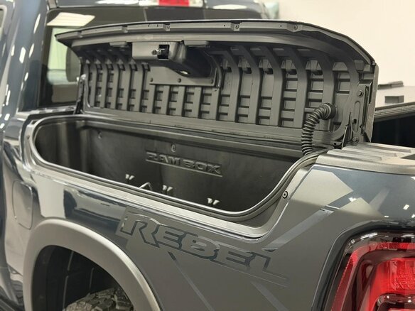 2025 Ram 1500 Crew Cab V Рестайлинг, синий, 8990000 рублей - вид 13