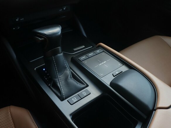 2018 Lexus ES 250 VII, чёрный, 3362000 рублей - вид 11