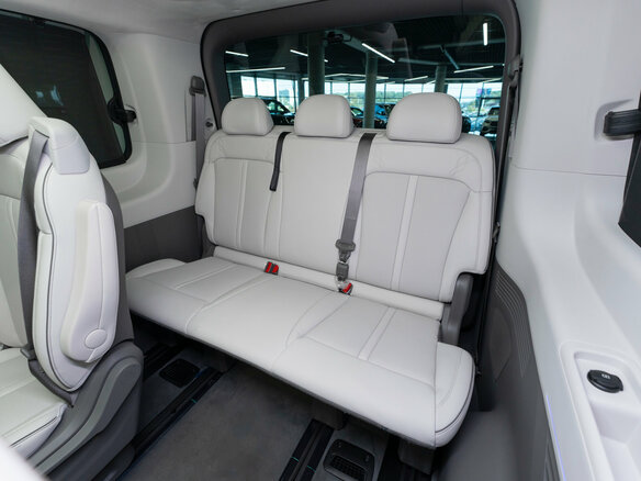 2024 Hyundai Staria I, чёрный, 7970000 рублей - вид 14