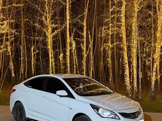 2015 Hyundai Solaris I Рестайлинг, белый, 820000 рублей, вид 1