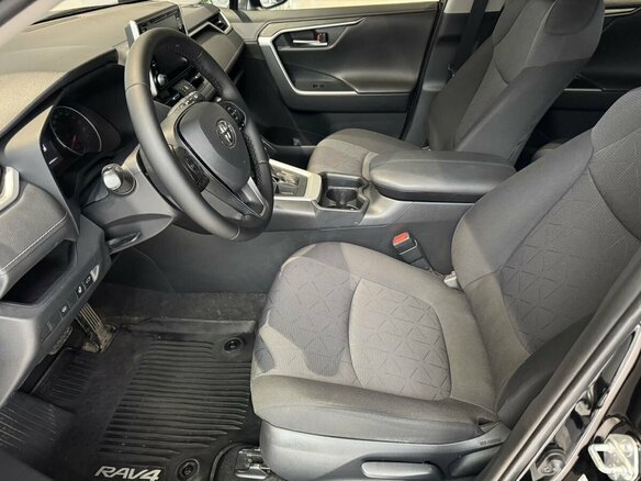 2021 Toyota RAV4 V (XA50), чёрный, 3188000 рублей - вид 24