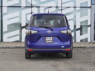 2022 Toyota Sienta II Рестайлинг, синий, 1676000 рублей, вид 4