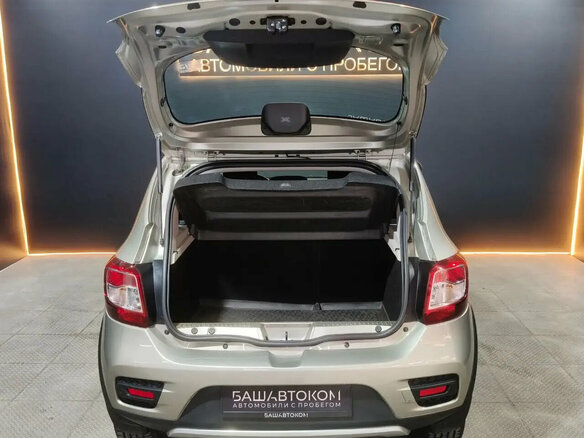 2015 Renault Sandero Stepway II, бежевый, 870000 рублей - вид 12