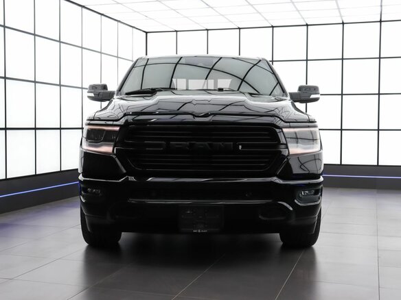 2022 Ram 1500 Crew Cab V, чёрный, 6980000 рублей - вид 2