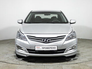 2016 Hyundai Solaris I Рестайлинг, серебристый, 899700 рублей, вид 2